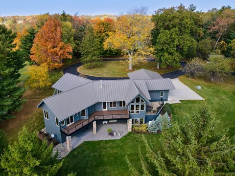 Photo of 1085 Pleasant Valley Road, Mansfield, OH 44903 (MLS # 226016132)