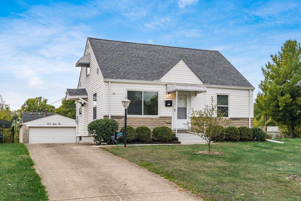 Photo for 1283 Pauline Avenue, Columbus, OH 43224 (MLS # 225040589)