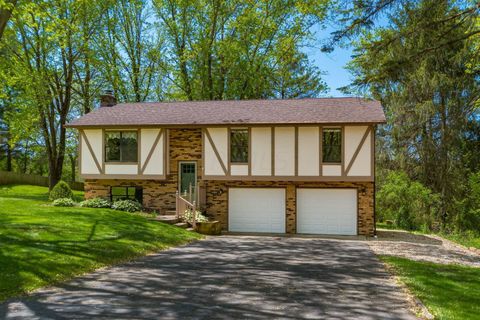 Photo of 426 Knoll Drive, Granville, OH 43023 (MLS # 223013666)