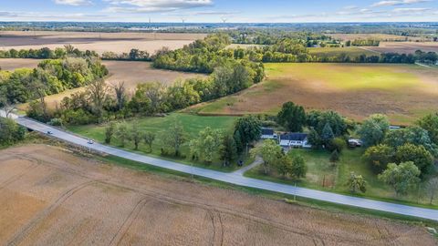 Photo of 2109 Harding Highway W, Marion, OH 43302 (MLS # 225038339)