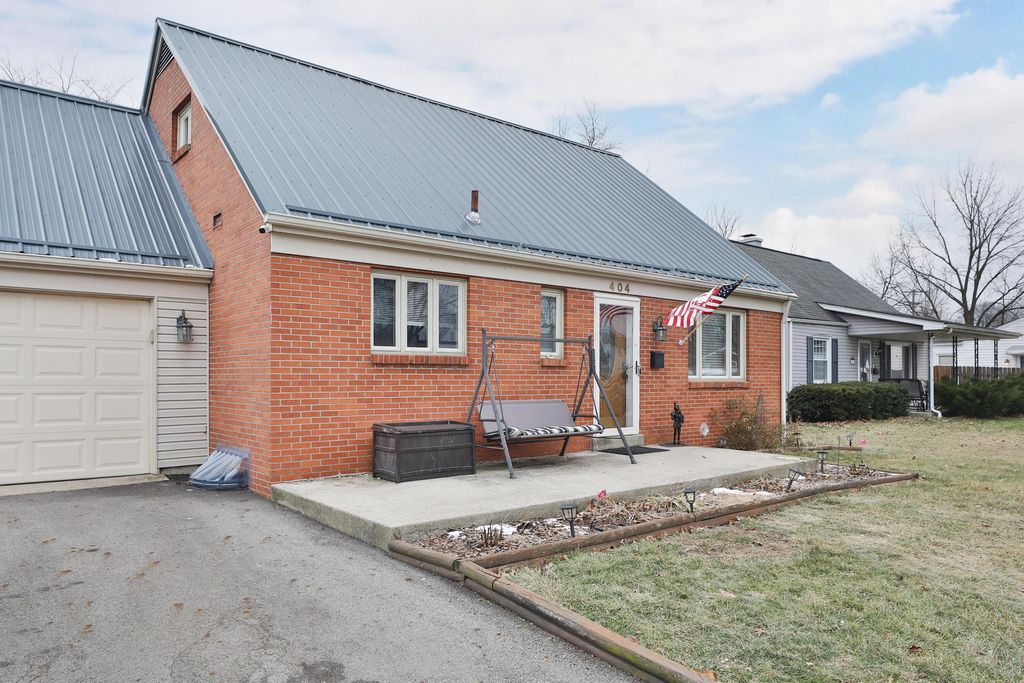 Photo of 404 Old Village Road, Columbus, OH 43228 (MLS # 226002172)