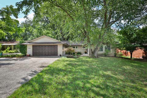 Photo of 519 E Cooke Road, Columbus, OH 43214 (MLS # 226032236)