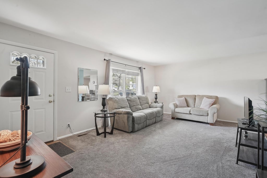 Photo of 552 Fairholme Road, Gahanna, OH 43230 (MLS # 226040501)