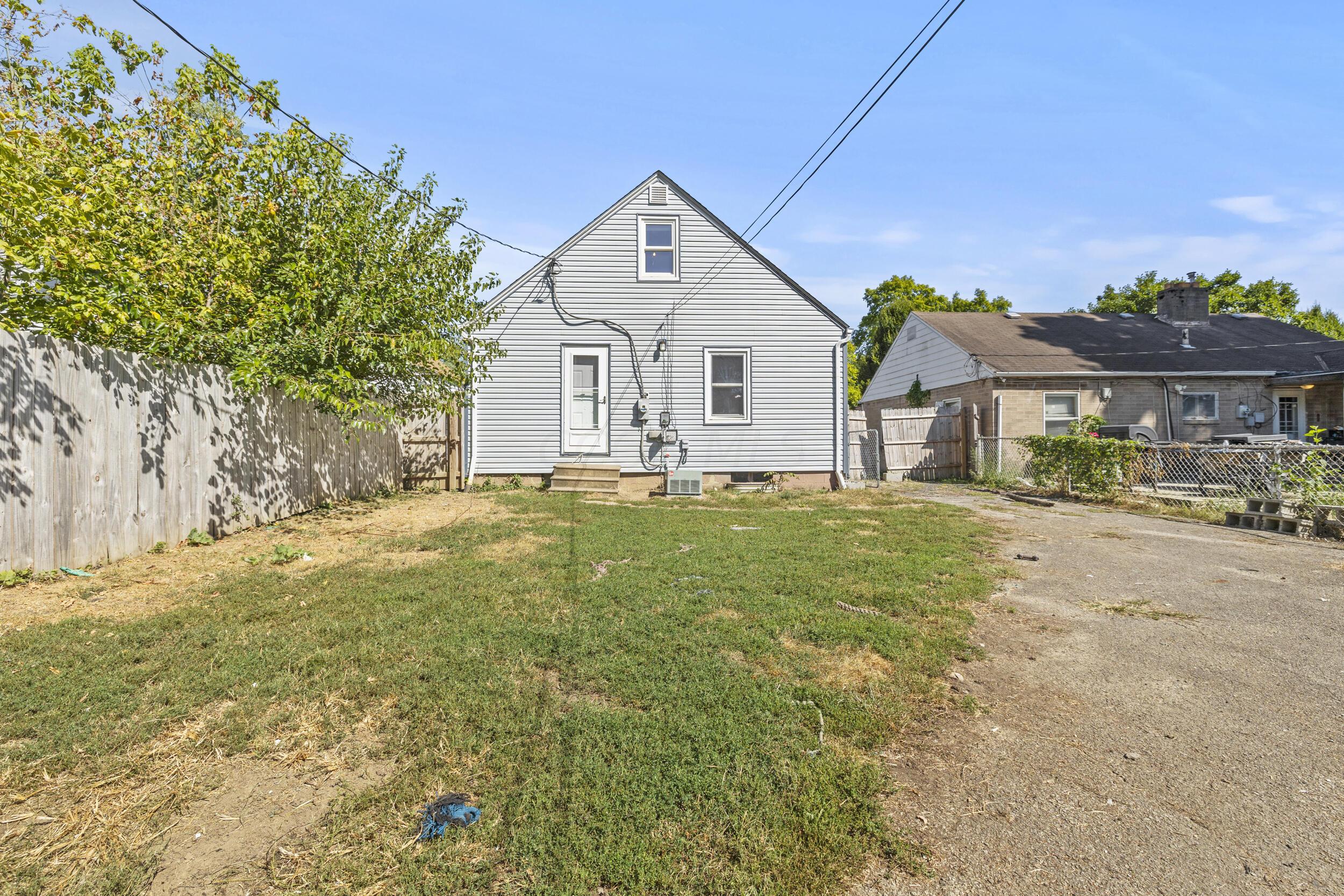 Photo 17 of 20 of 505 S Waverly Street house