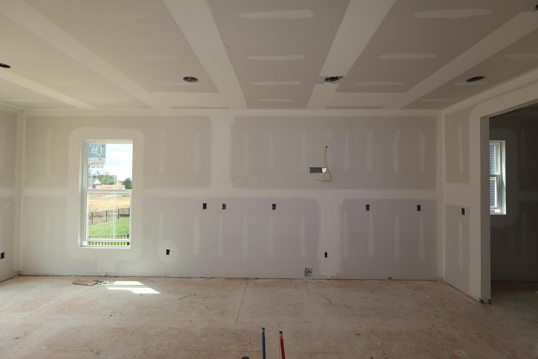 207 Isleta Drive, Pataskala, Ohio image 3