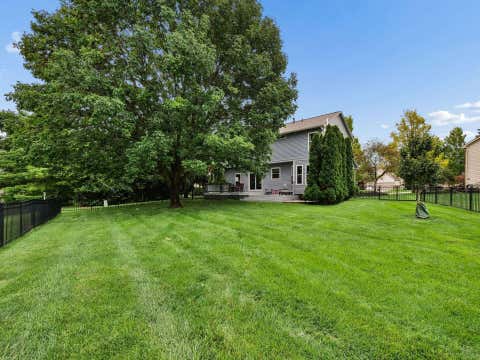 Tiny photo for 5692 Westbriar Court, Hilliard, OH 43026 (MLS # 226030798)