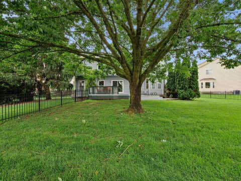 Tiny photo for 5692 Westbriar Court, Hilliard, OH 43026 (MLS # 226030798)