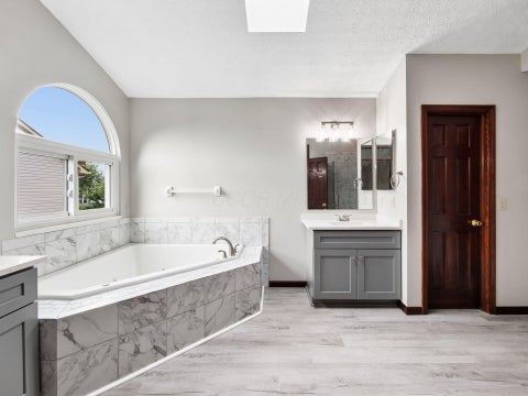Tiny photo for 5692 Westbriar Court, Hilliard, OH 43026 (MLS # 226030798)