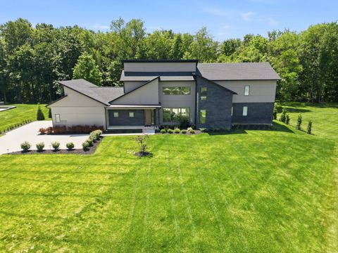 Photo of 1015 Lale Point, Delaware, OH 43015 (MLS # 226020619)