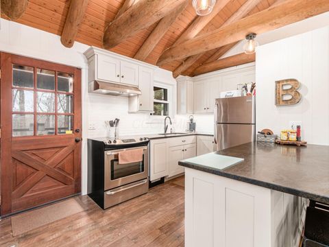 Tiny photo for 1060 Fox Lane, Sugar Grove, OH 43155 (MLS # 225037371)