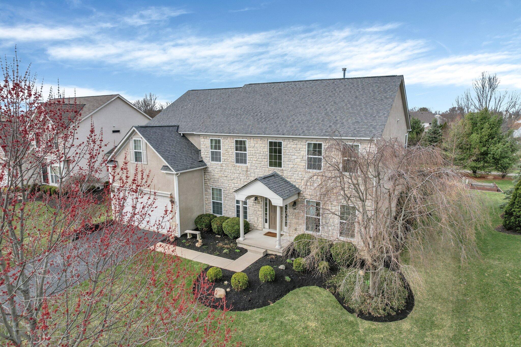 2221 Orangelake Drive, Lewis Center, Ohio image 2