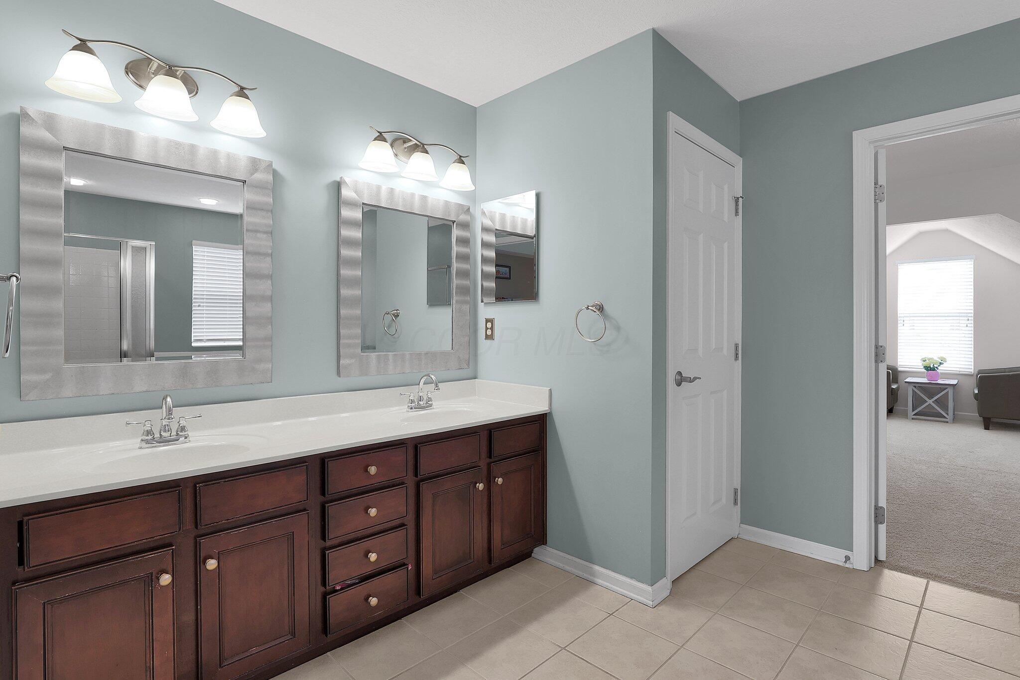 2221 Orangelake Drive, Lewis Center, Ohio image 33