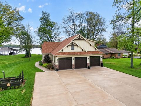 Photo of 9730 Lakeshore Drive E, Huntsville, OH 43324 (MLS # 226014379)