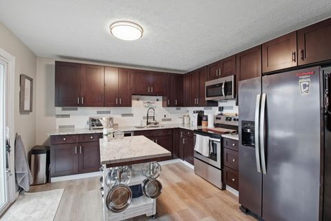 Tiny photo for 908 Tecumseh Avenue, Columbus, OH 43207 (MLS # 226002145)