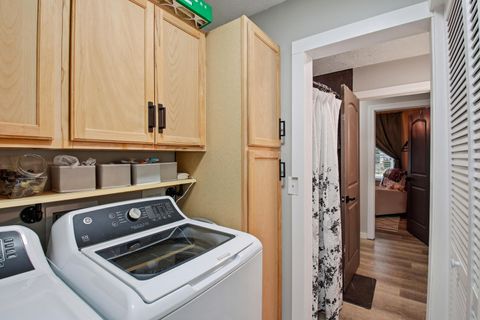 Tiny photo for 908 Tecumseh Avenue, Columbus, OH 43207 (MLS # 226002145)