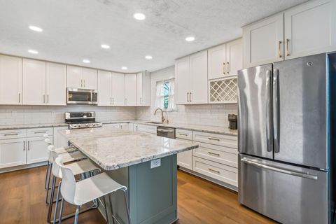 855 Quitman Drive W, Gahanna, OH 43230 - #: 225010212