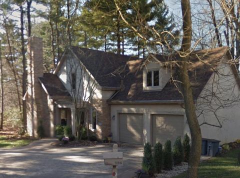 Photo of 586 Pinegrove Place, Columbus, OH 43230 (MLS # 226007527)