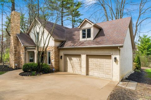 Photo of 586 Pinegrove Place, Columbus, OH 43230 (MLS # 226007527)