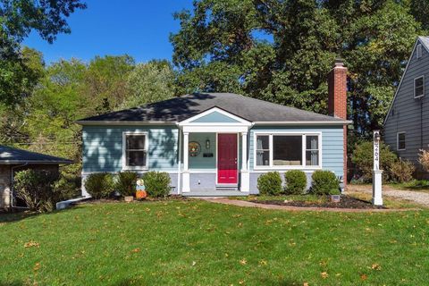 Photo of 264 Fenway Road, Columbus, OH 43214 (MLS # 225040211)