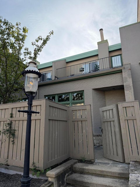 Photo of 38 W Hoster Street, Columbus, OH 43215 (MLS # 226037603)