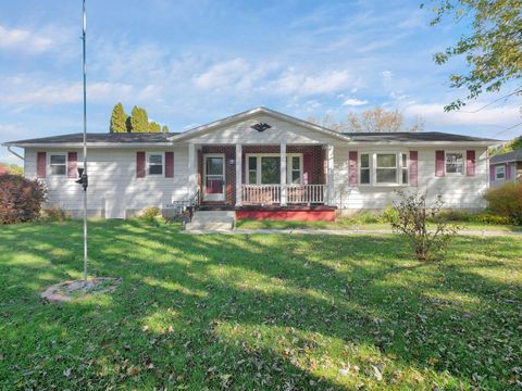 Photo of 1760 Rainbow Drive NE, Lancaster, OH 43130 (MLS # 225039730)