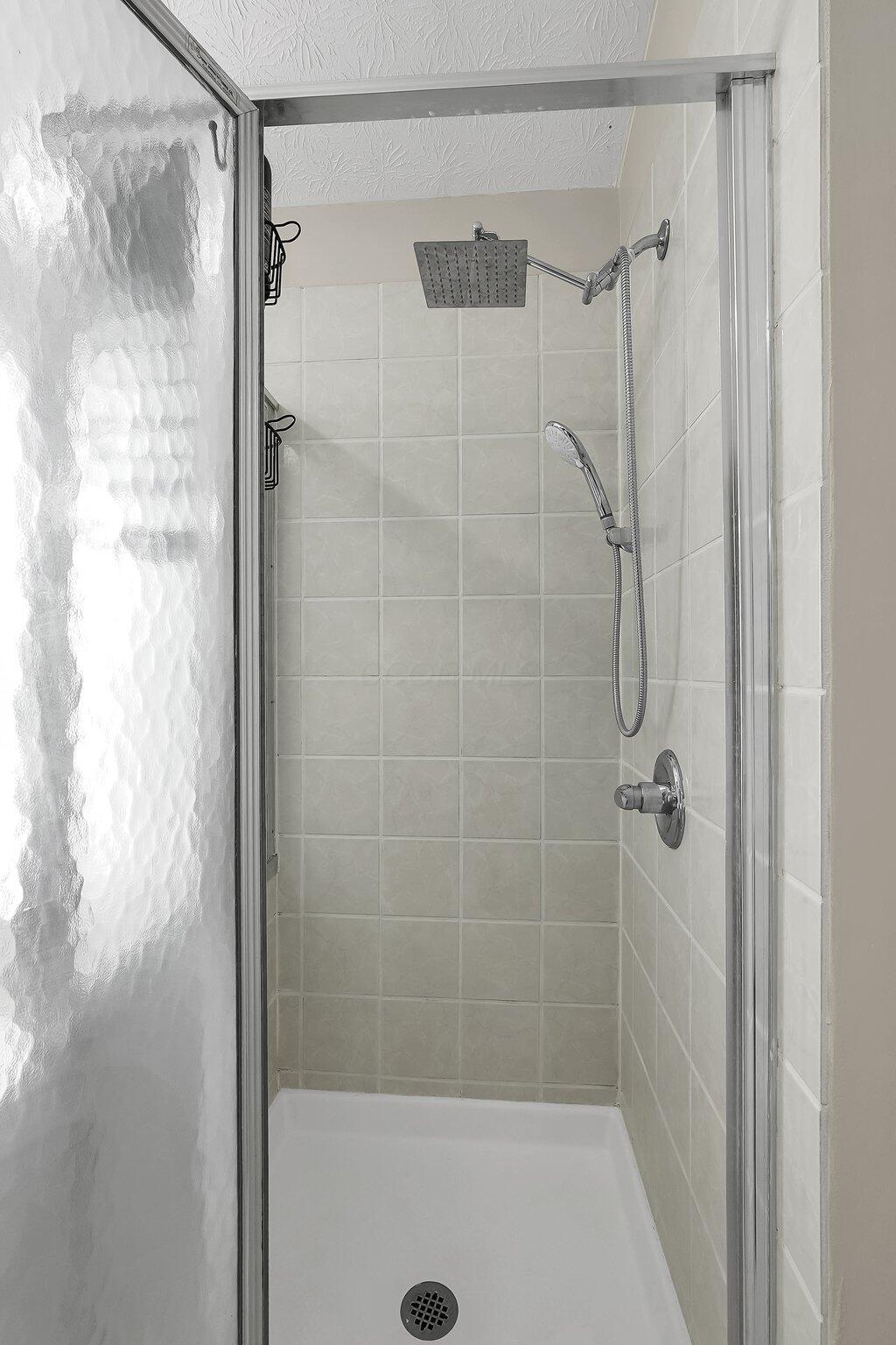 5083 Renmill Drive, Hilliard, Ohio image 22