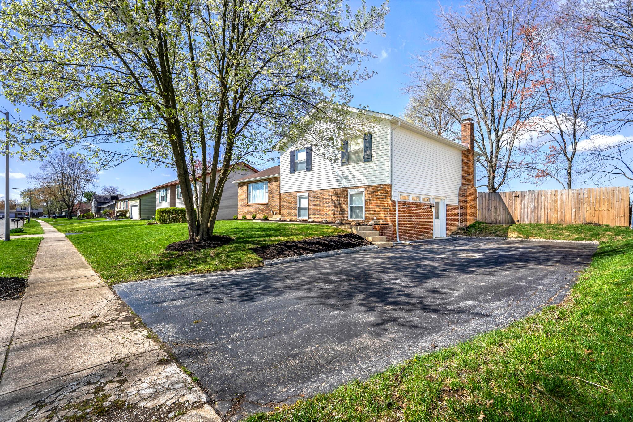 1303 Addison Drive, Reynoldsburg, Ohio image 2