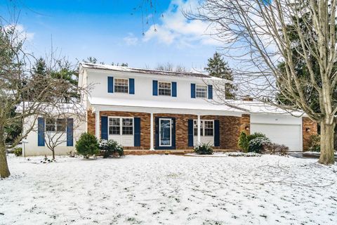 Photo of 809 Colony Court, Columbus, OH 43235 (MLS # 226008093)