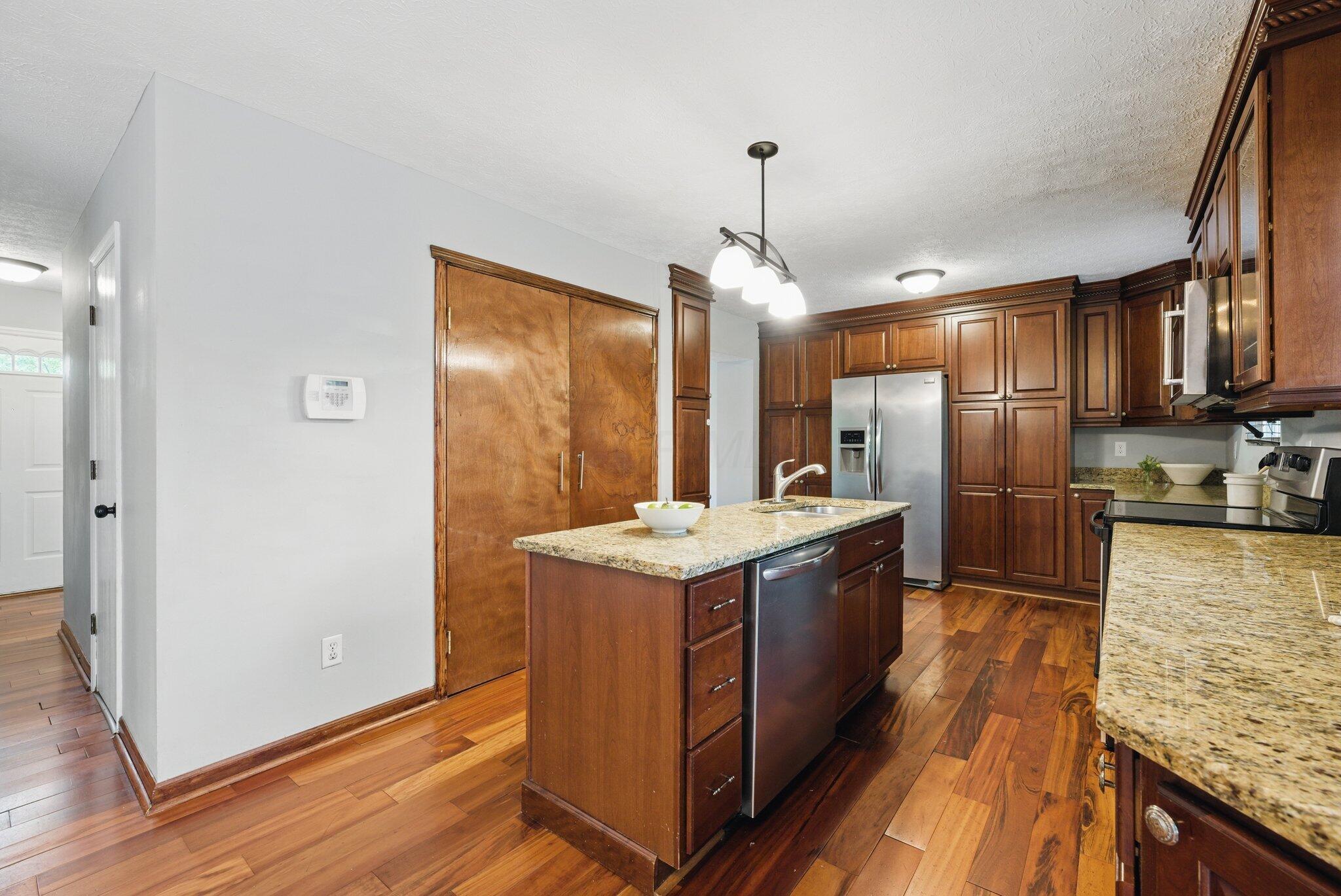 2632 Westrock Drive, Hilliard, Ohio image 8