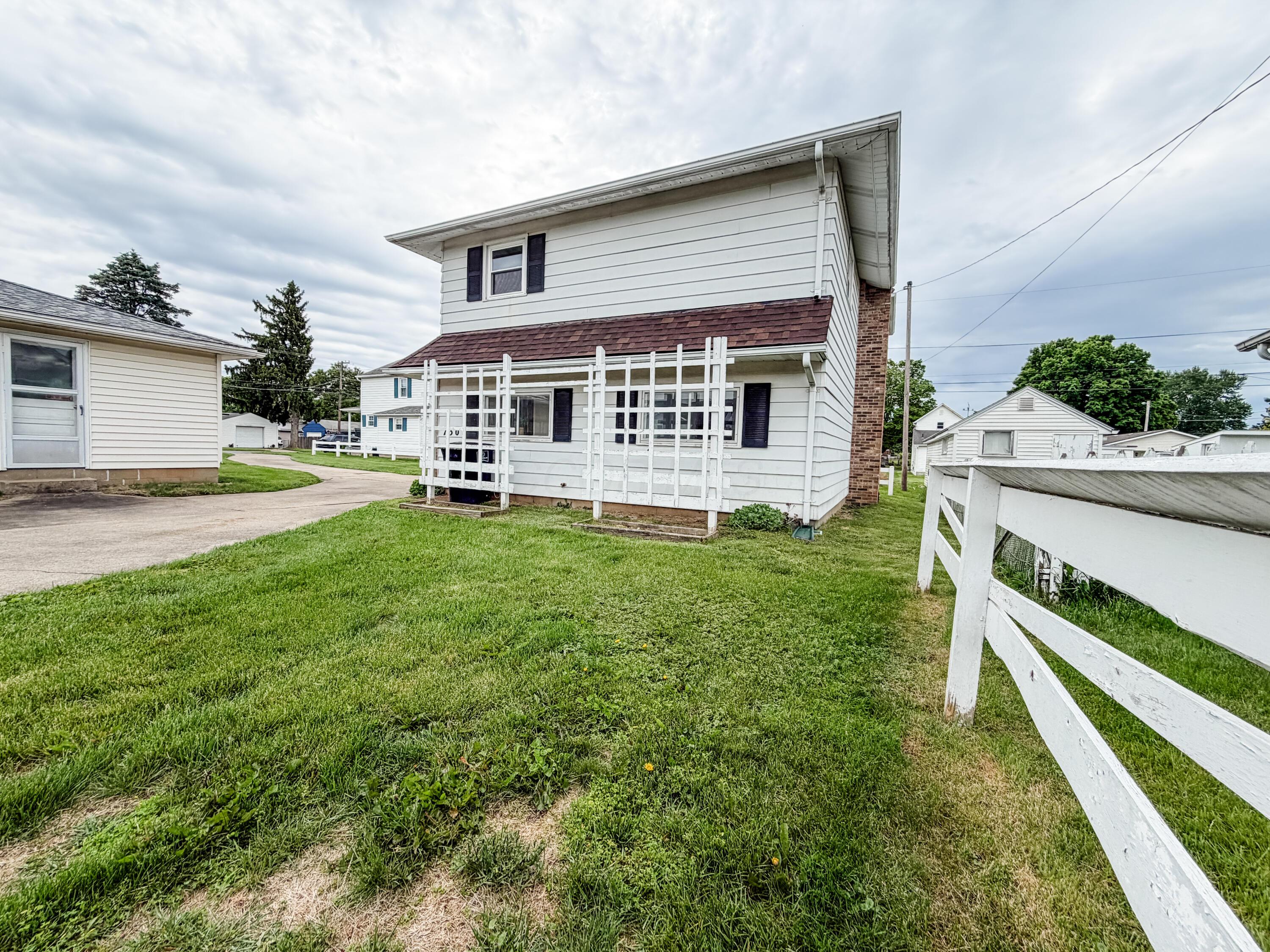 730 N Roosevelt Avenue
