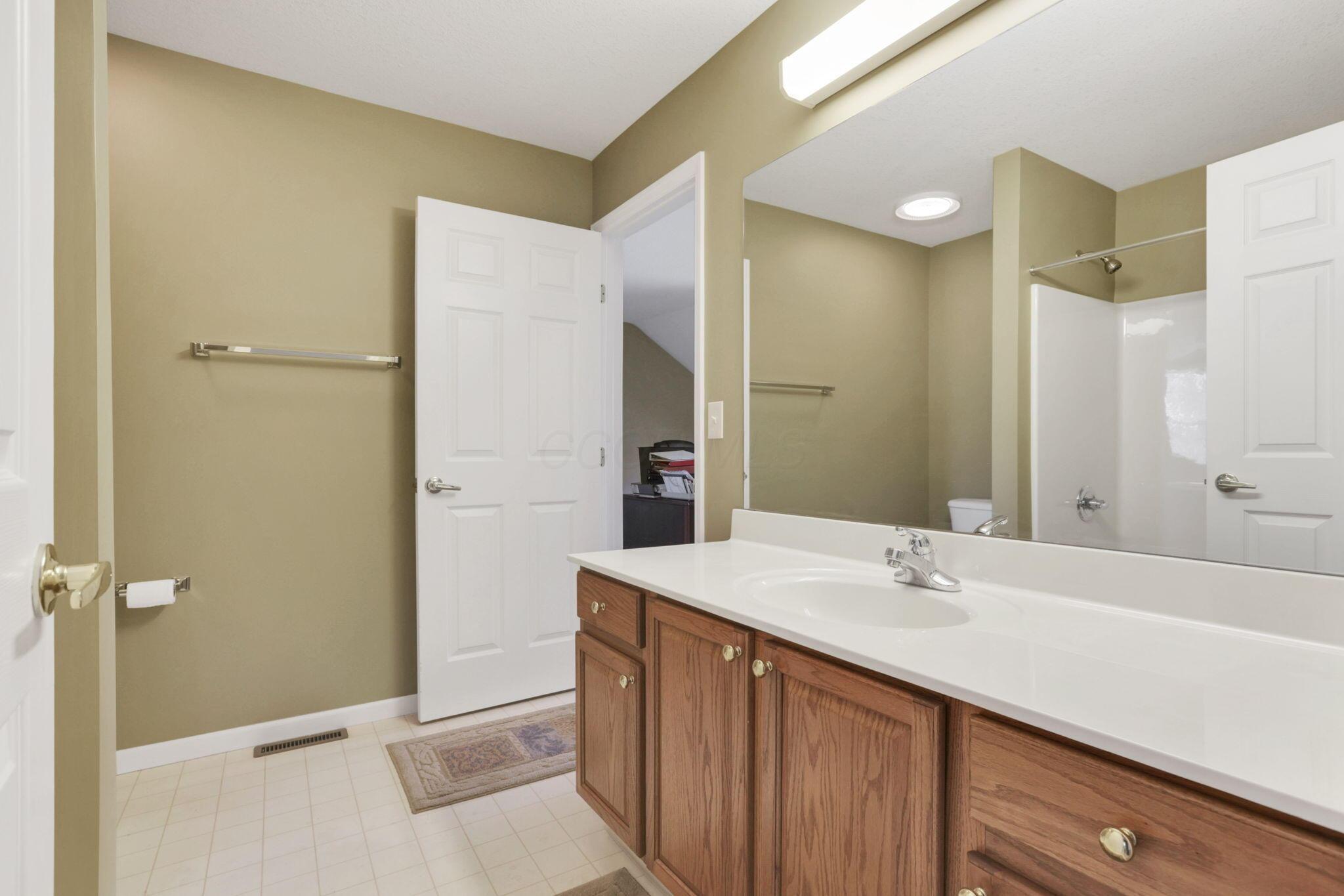 6623 Henschen Circle, Westerville, Ohio image 27