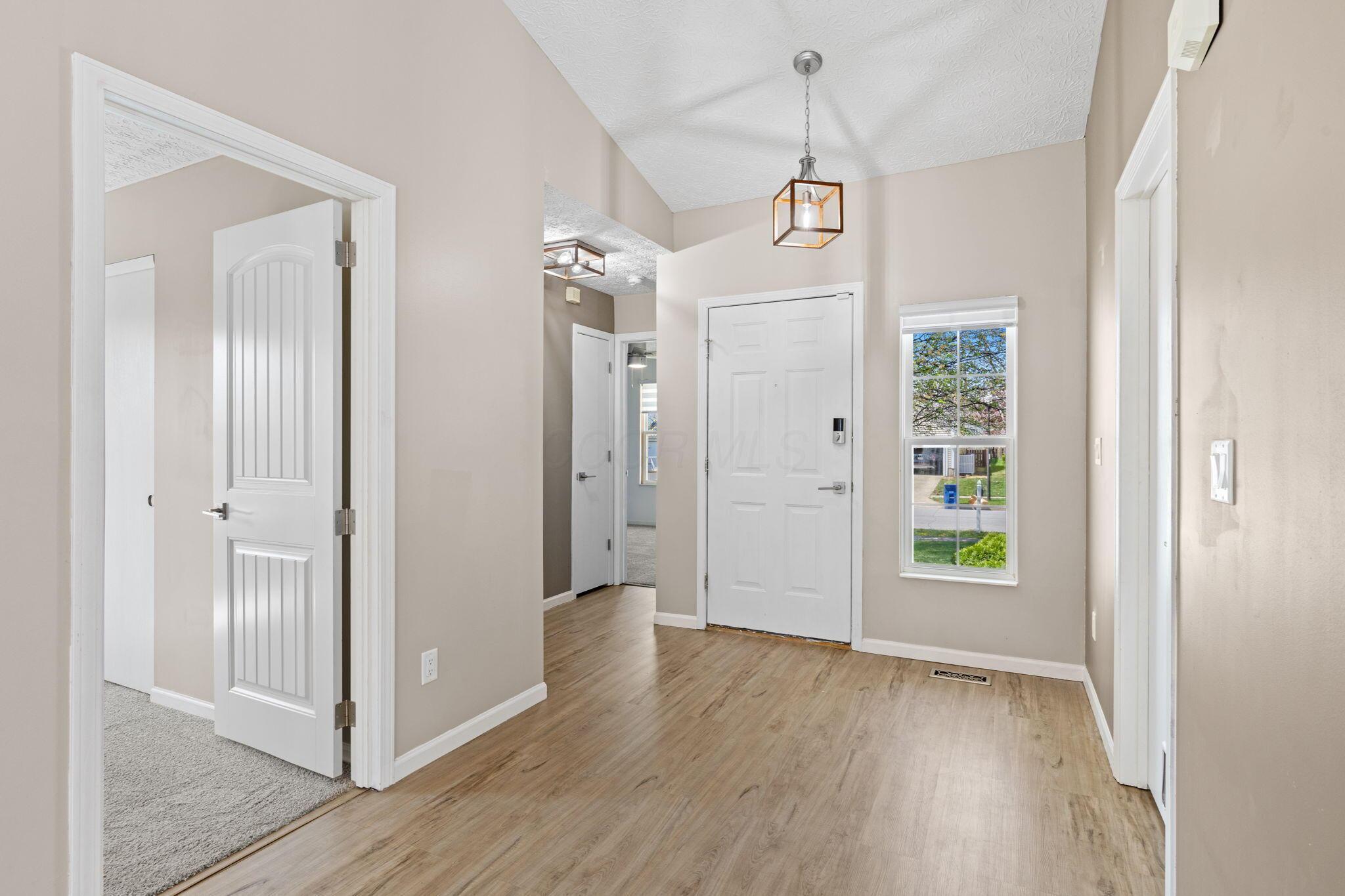 9222 Windy Creek Drive, Columbus, Ohio image 7
