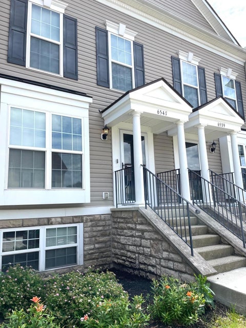 Photo of 6541 Nottinghill Trai Drive 15 #15, Canal Winchester, OH 43110 (MLS # 226022938)