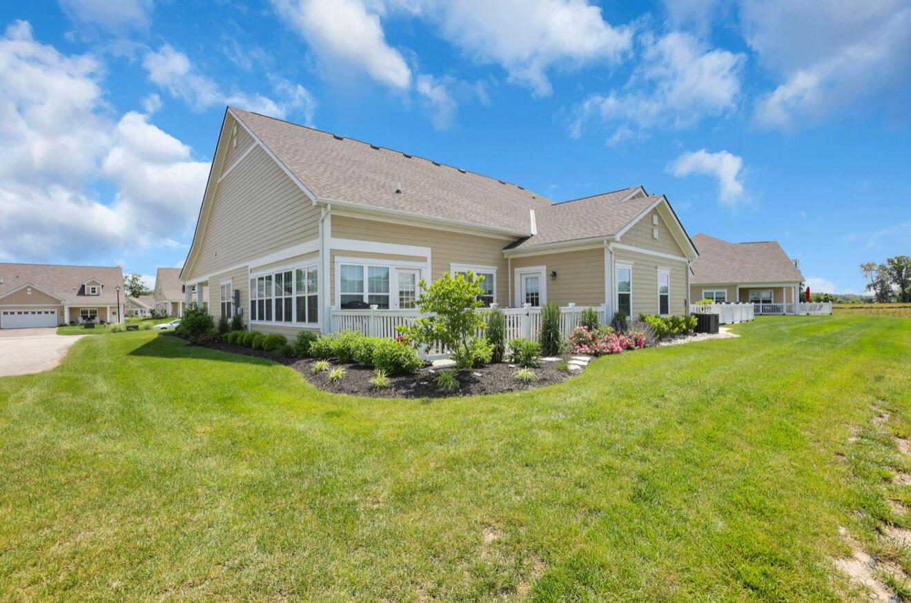 614 Newport Lane, Hebron, Ohio image 1