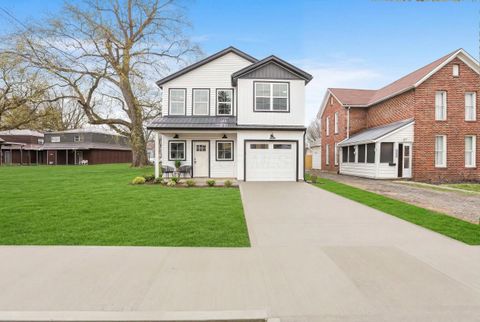 Photo of 207 Buckingham Street, Newark, OH 43055 (MLS # 226007194)