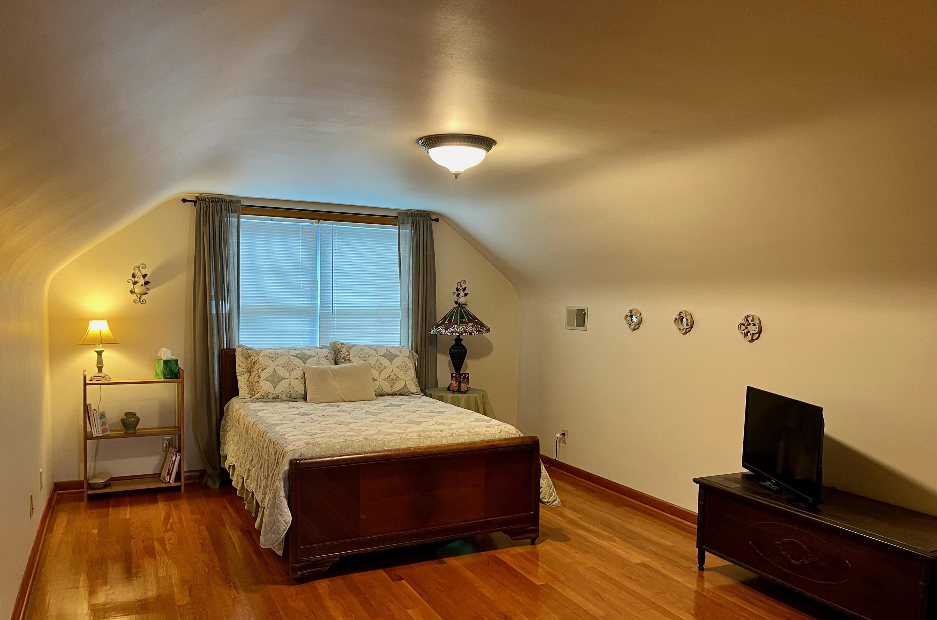 837 Walhonding Avenue, Logan, Ohio image 28