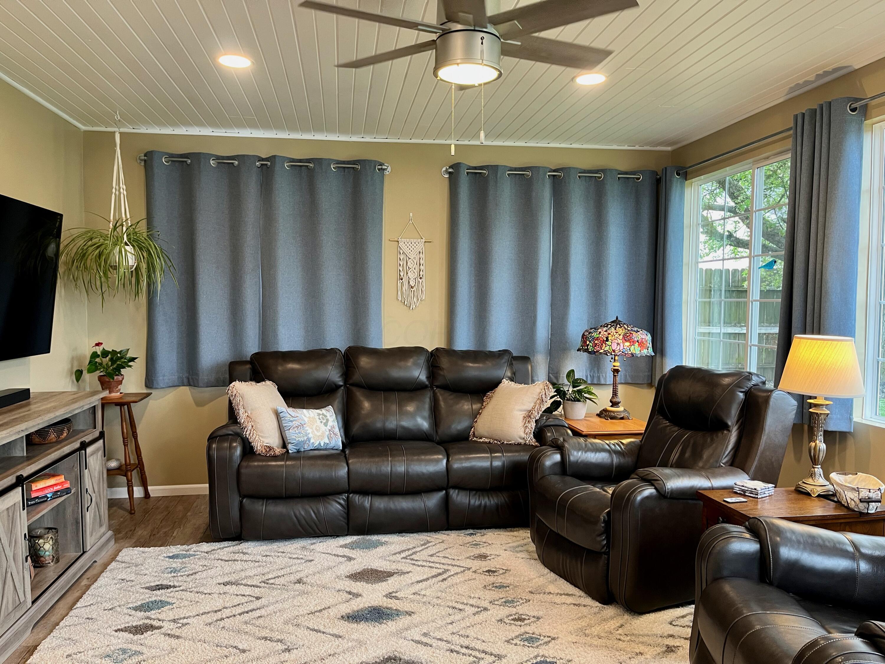 837 Walhonding Avenue, Logan, Ohio image 2
