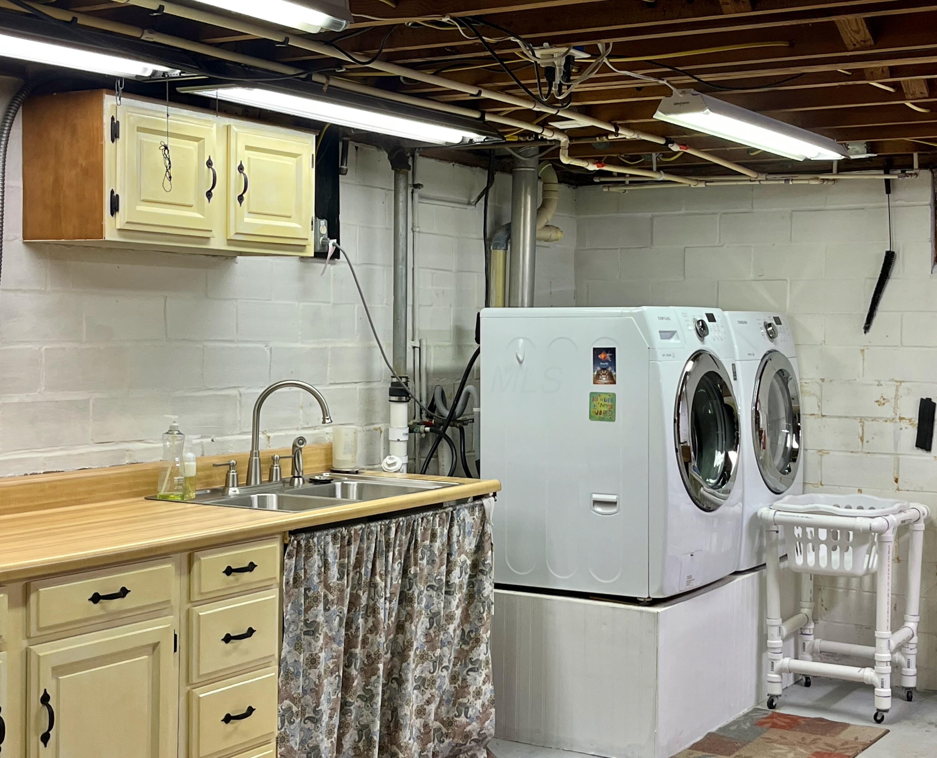 837 Walhonding Avenue, Logan, Ohio image 35