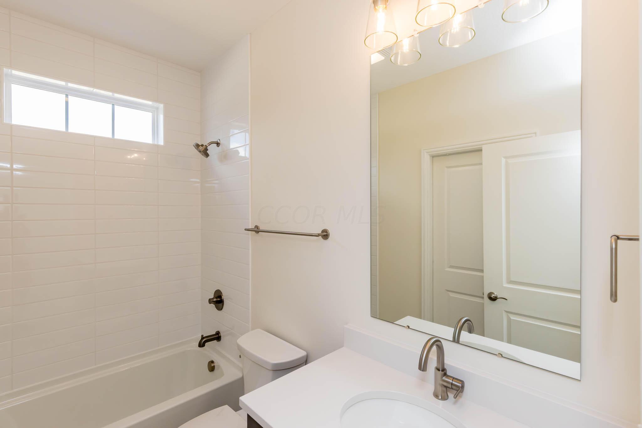 7687 Dulin Farms Drive, Powell, Ohio image 30
