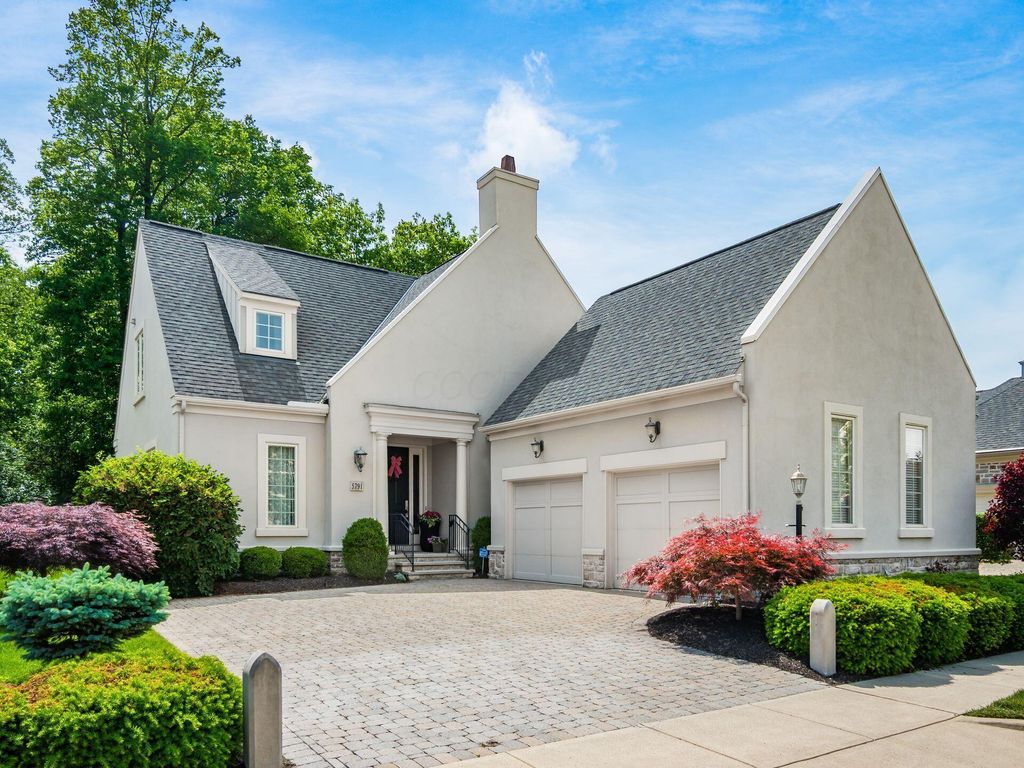 Photo of 5791 Crighton Drive 15 #15, Dublin, OH 43016 (MLS # 226017519)