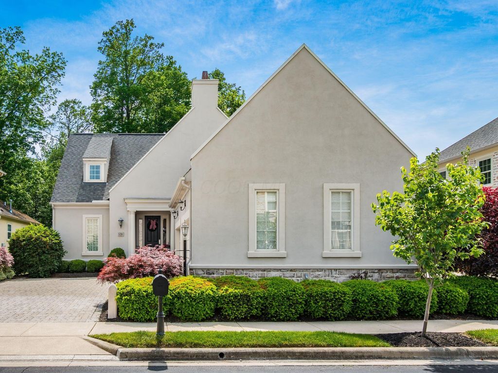Photo of 5791 Crighton Drive 15 #15, Dublin, OH 43016 (MLS # 226017519)