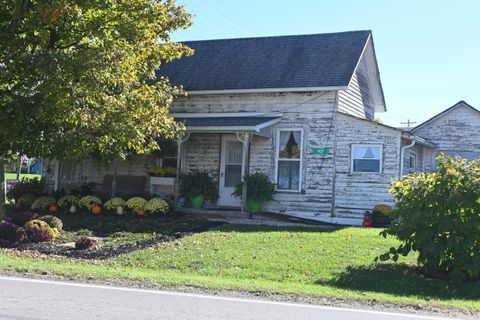 Photo of 927 Sportsman Club Road, Newark, OH 43055 (MLS # 225039980) Photo of 927 Sportsman Club Road, Newark, OH 43055 (MLS # 225039980)
