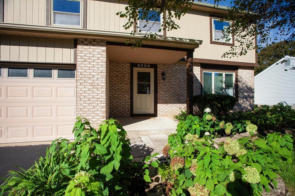 Photo of 1917 Lost Valley Road, Powell, OH 43065 (MLS # 226037271)