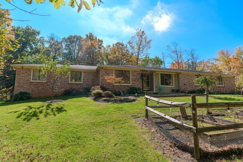 Photo of 114 Ponder Place SW, Pataskala, OH 43062 (MLS # 226038982)