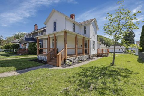 Photo of 806 N High Street, Lancaster, OH 43130 (MLS # 226016624)