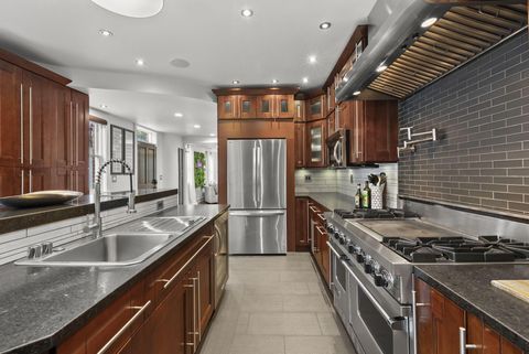 Photo of 610 City Park Avenue, Columbus, OH 43206 (MLS # 226000262)