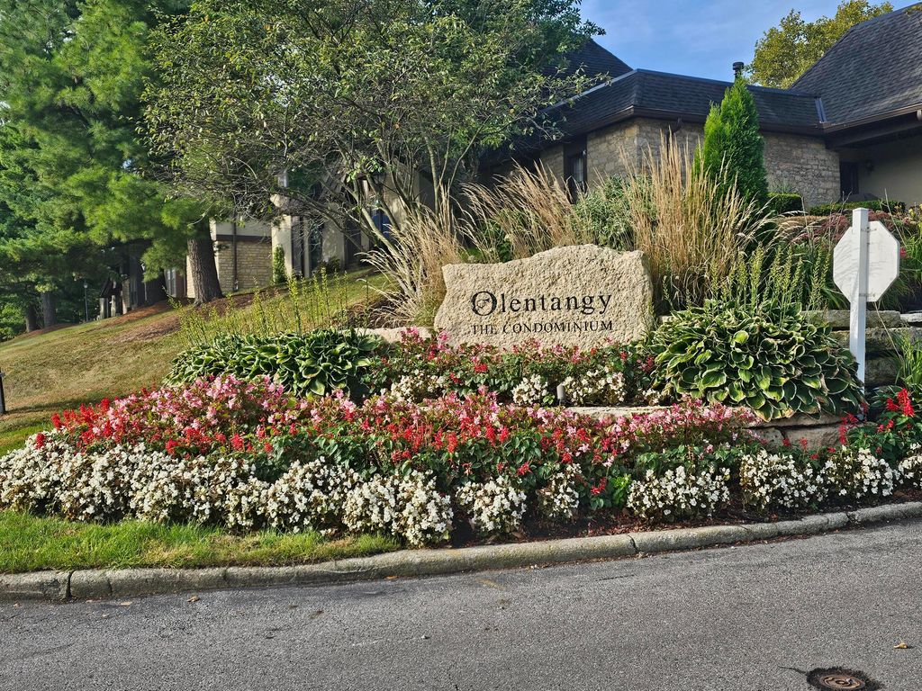 Photo of 652 Olde Towne Avenue 9-652T #9-652T, Columbus, OH 43214 (MLS # 226018564)