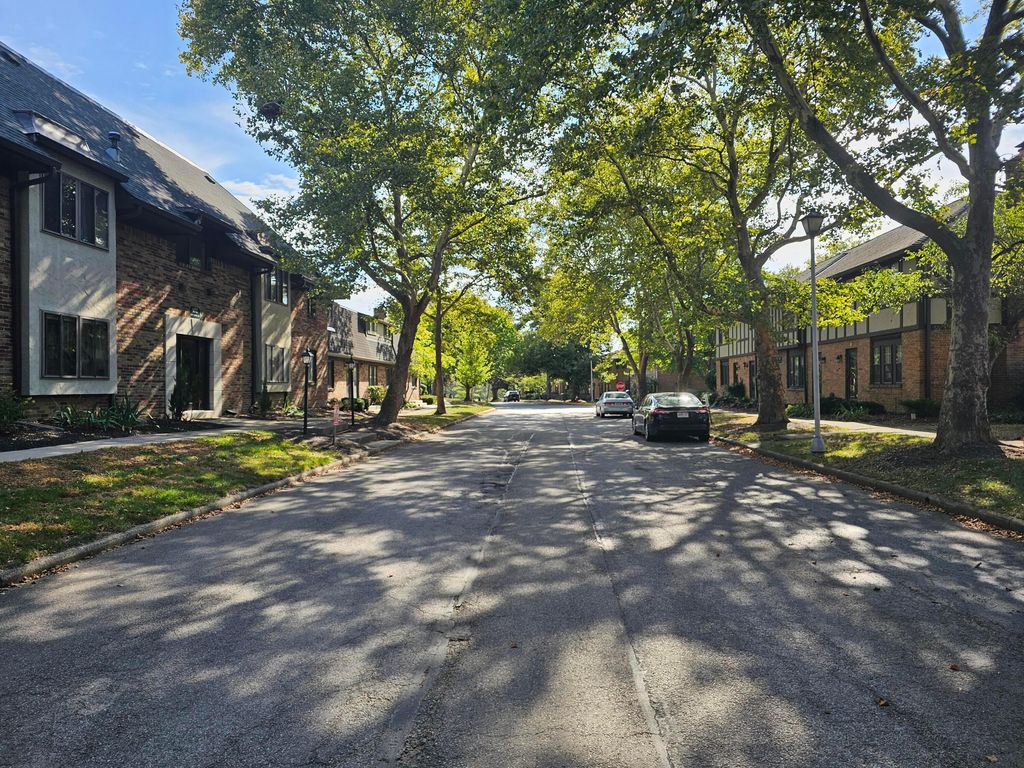 Photo of 652 Olde Towne Avenue 9-652T #9-652T, Columbus, OH 43214 (MLS # 226018564)
