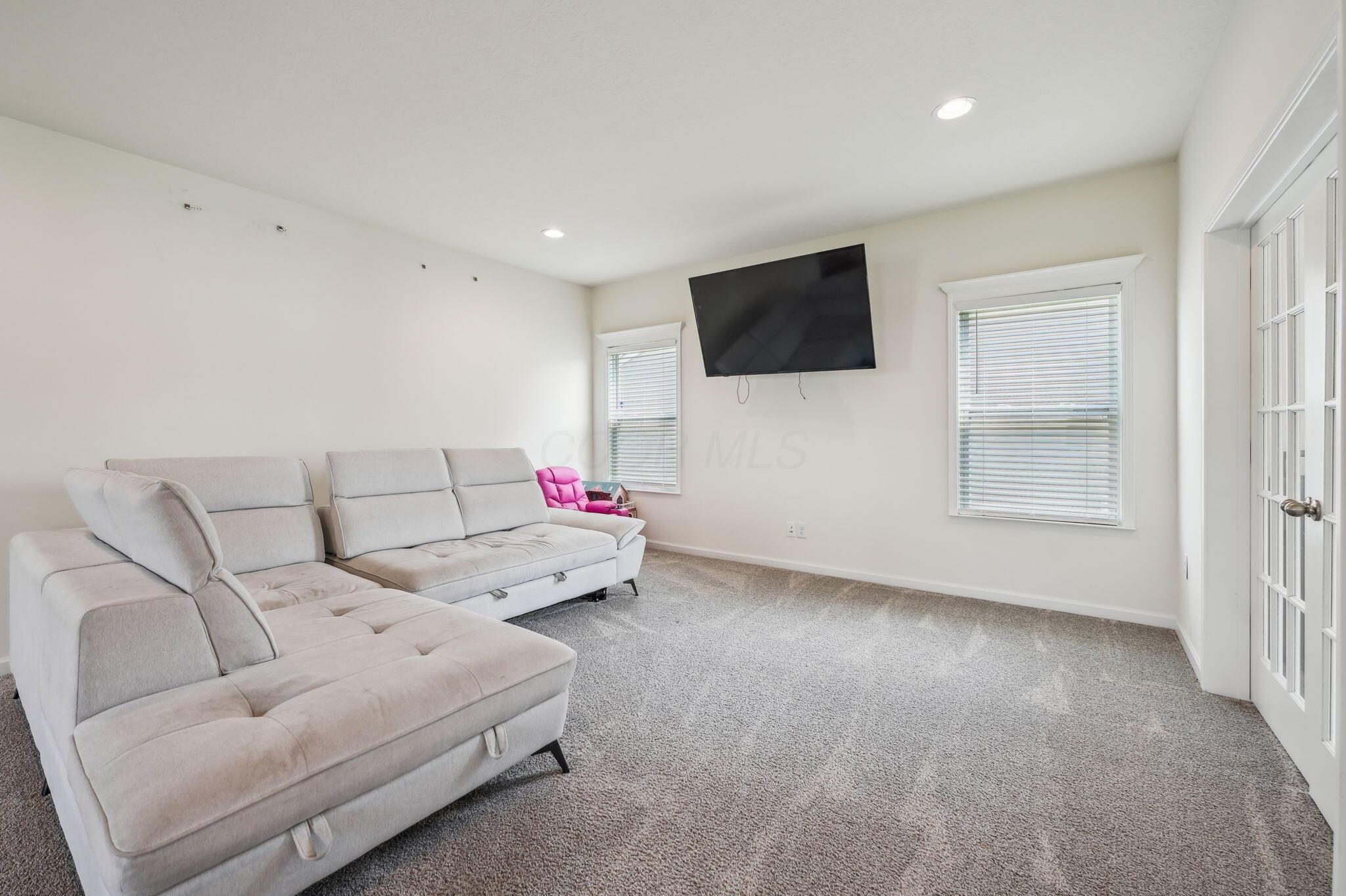 5328 Ansbach Drive, Groveport, Ohio image 14