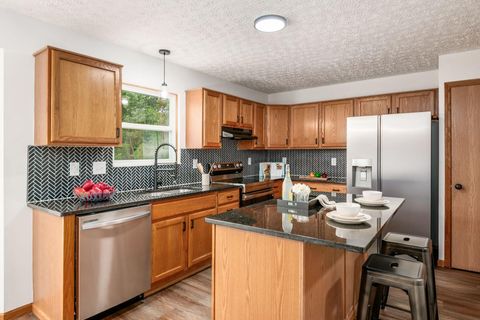 Tiny photo for 2927 Southfield Village Drive R #R, Grove City, OH 43123 (MLS # 226019064)